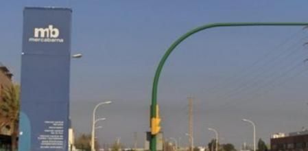 La actividad se ha paralizado en Mercabarna, en la Zona Franca de Barcelona.