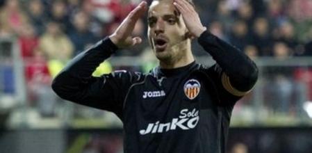 Soldado lamenta una de las muchas ocasiones falladas por los valencianistas