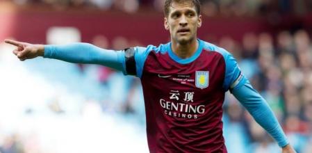 Stiliyan Petro empezó a notar un dolor en la cabeza en el choque contra el Arsenal