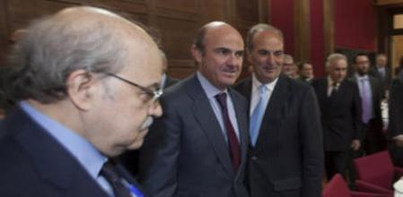 Luis de Guindos, en su visita a la sede de la patronal Foment del Treball