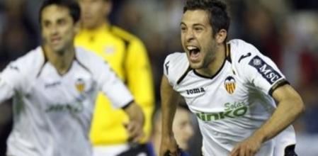 Jordi Alba, primer fichaje del Barça para la próxima temporada, celebra el gol que marcó al Rayo Vallecano