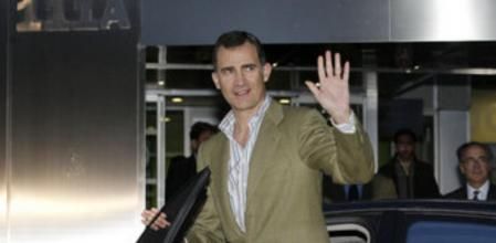 Don Felipe se mostró tranquilo tras visitar a su padre, como también hizo la infanta Elena