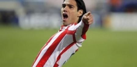 Radamel Falcao celebra su segundo gol ante el Valencia