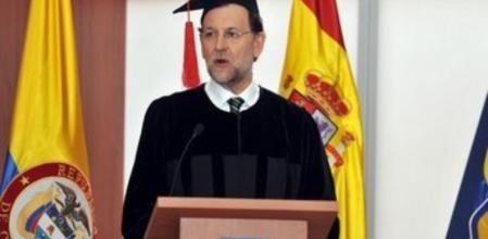 El presidente de Gobierno, Mariano Rajoy, recibió en la Universidad Sergio Arboleda en Bogotá (Colombia), la investidura como doctor honoris causa en Derecho
