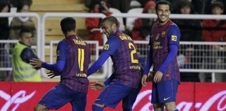 Alves y Thiago celebran con un baile el séptimo gol ante el Rayo Vallecano