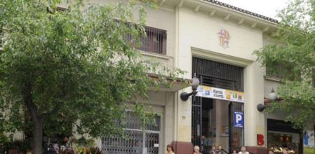 Fachada del mercado municipal del barrio de Horta, en Barcelona