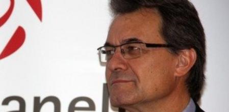 Artur Mas, durante la visita en Estabanell Energia