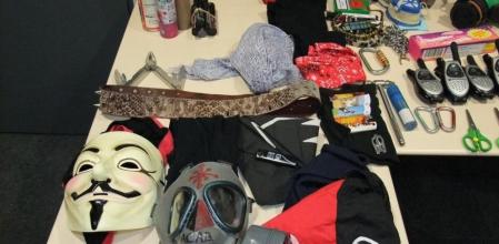 Material decomisado a los detenidos en la manifestación anticapitalista