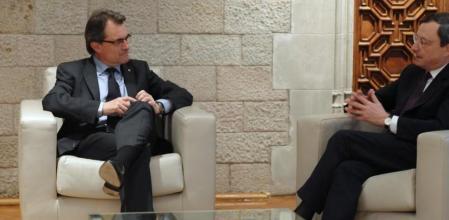 El president de la Generalitat, Artur Mas, con el presidente del BCE, Mario Draghi, en Barcelona