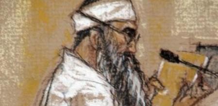 Foto de archivo facilitada el 21 de enero de 2009 que muestra un dibujo de Janet Hamlin, revisado por el Ejército estadounidense, que muestra a Jalid Sheij Mohamed (arriba), considerado el cerebro de los atentados del 11-S y a Walid bin Attash, exguardaespaldas del fallecido líder de Al Qaeda Osama bin Laden