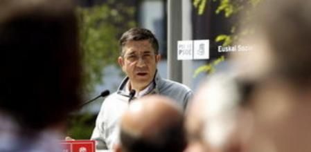 El lehendakari y secretario general del PSE-EE, Patxi López, durante una intervención
