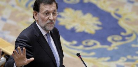 El presidente del Gobierno, Mariano Rajoy, responde a una de las preguntas de la oposición desde su escaño, esta tarde durante la sesión de control al Gobierno en el pleno del Senado