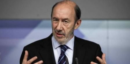 El secretario general del PSOE, Alfredo Pérez Rubalcaba, tras presidir la reunión de la Ejecutiva Federal de su partido.