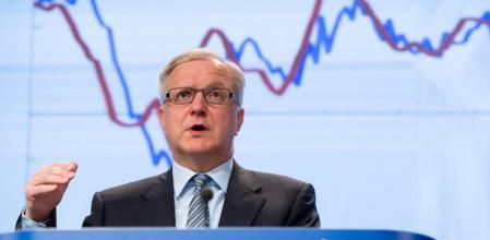 El comisario de Economía de la UE, Olli Rehn, en rueda de prensa