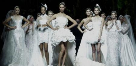 Las modelos al finalizar el desfile de Pronovias