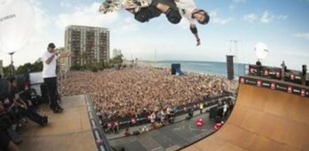 Tony Hawk en la exhibición que hizo en la Barceloneta en el 2010
