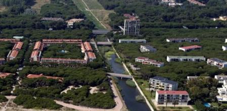 La Riera dels Canyars está canalizada para evitar inundaciones en los campos agrícolas