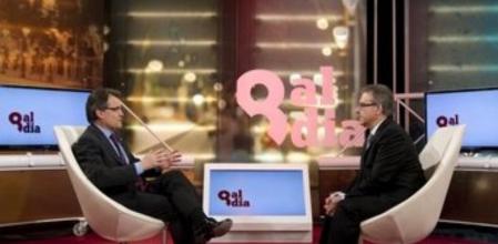 Artur Mas y Josep Cuní, en un momento de la entrevista en el programa '8 al dia' en mayo de 2012
