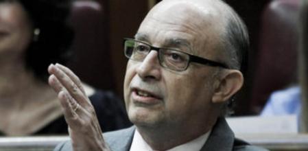 El ministro de Hacienda, Cristóbal Montoro, durante su intervención en la sesión de control al Gobierno.