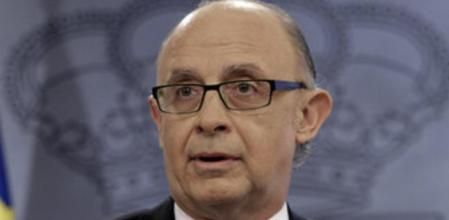 El ministro de Hacienda y Administraciones Públicas, Cristóbal Montoro, durante la rueda de prensa que ha ofrecido tras la reunión del Consejo de Ministros