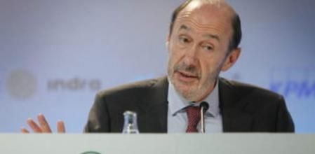 El secretario general del PSOE, Alfredo Pérez Rubalcaba, durante su intervención hoy en la segunda jornada de la Reunión del Cercle d'Economia