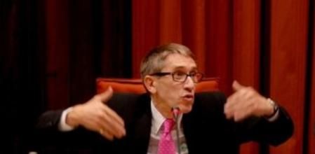 El presidente de la Fundació Catdem, Agustí Colomines, en una comisión del Parlament sobre las irregularidades en la gestión del Palau de la Música