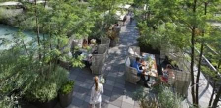 Vista en picado de la terraza Jardín Mimosa, en el Hotel Mandarín Oriental de Barcelona