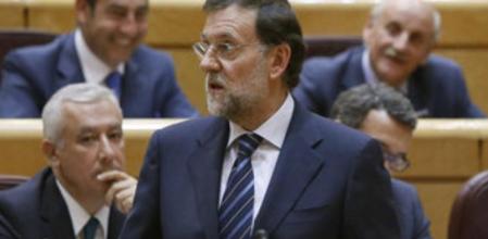 Rajoy responde a una pregunta de la oposición durante la sesión de control al Ejecutivo en el pleno del Senado