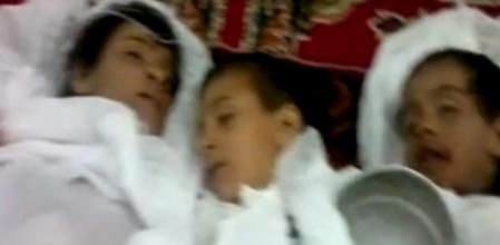 Fotograma de un video publicado por Shaam New Network (SNN) en una red social que muestra los cadáveres de varios niños supuestamente asesinados por tropas gubernamentales sirias en la provincia de Hama, en el centro del país.