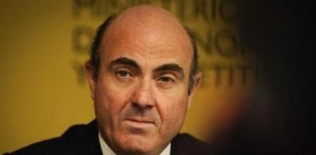 El ministro de Economía, Luis de Guindos, durante su rueda de prensa en Madrid