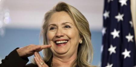 La exsecretaria de Estado estadounidense, Hillary Clinton, gesticula en una imagen de archivo durante un encuentro que mantuvo con el ministro de Asuntos Exteriores de la India