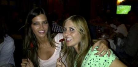 Imagen que publicó Susana Guasch en su perfil oficial de Twitter durante la cena ofrecida a los reporteros que cubren la Eurocopa