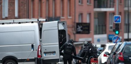 Los gendarmes franceses, en el operativo para liberar a los rehenes de Toulouse.