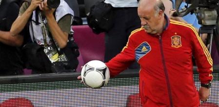 El seleccionador español, Vicente del Bosque, durante un entrenamiento en el estadio de Donetsk previo al España-Francia de la Eurocopa 2012