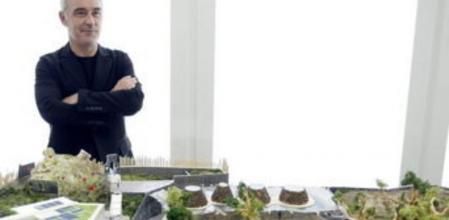 El cocinero Ferran Adrià, durante la presentación esta mañana en Barcelona de la maqueta de El Bulli Foundation
