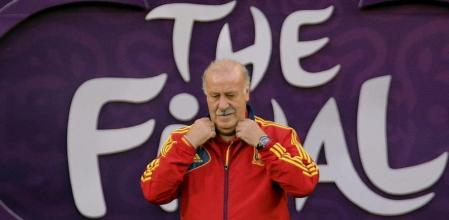 El seleccionador de España, Vicente del Bosque, tras el entrenamiento oficial celebrado hoy, 30 de junio de 2012, para preparar el partido frente a Italia correspondiente a la final de la Eurocopa 2012, que se disputará mañana domingo en el estadio Olímpico de Kiev (Ucrania). EFE/Juan Carlos Cárdenas