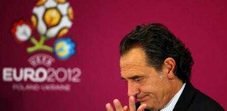 Cesare Prandelli, durante la rueda de prensa posterior al España-Italia