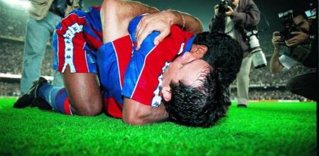 Romario y Stoichkov se fundieron en un abrazo al ganar la cuarta Liga consecutiva de Cruyff