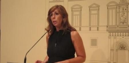 La presidenta del PPC, Alícia Sánchez-Camacho, en el Parlament, tras la reunión de la cumbre de pacto fiscal