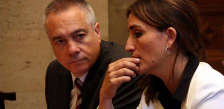 Pere Navarro y Rocío Martínez-Sampere, representantes del PSC en la segunda cumbre sobre el pacto fiscal convocada por el presidente de la Generalitat, Artur Mas