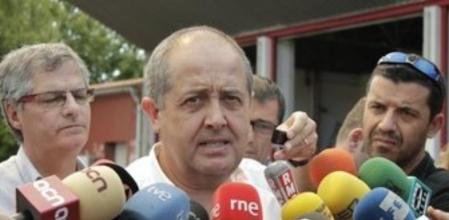 El conseller de Interior Felip Puig,. atiende a la prensa