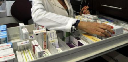 Algunos fármacos son más caros con receta que sin ella