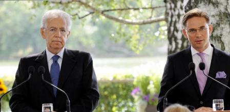 El primer ministro italiano, Mario Monti, y su homólogo finlandés, Jyrki Katainen.