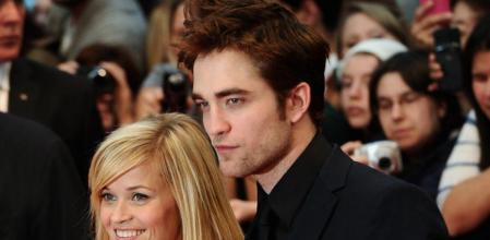 Reese Witherspoon y Robert Pattinson durante la premiere de 'Agua para elefantes' en Londres.