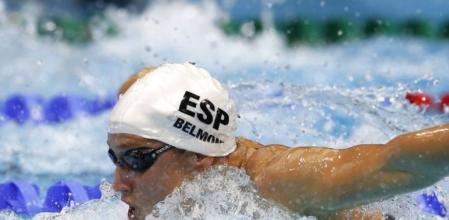 La nadadora española Mireia Belmonte compite en la final femenina de 200m mariposa
