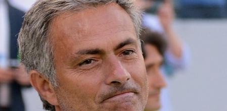 Real Madrid-Valencia: El entrenador José Mourinho y sus futbolistas comienzan este domingo la defensa de su título de campeones de Liga. Lo emiten Gol Televisión y Canal + Liga