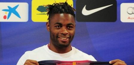 Alex Song, nuevo jugador del Barcelona el día de su presentación