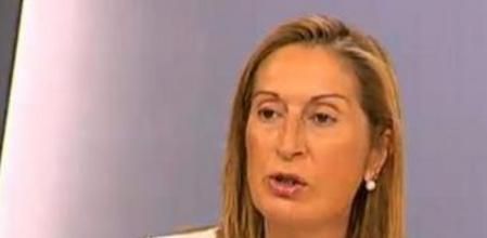 La ministra de Fomento, Ana Pastor, en la rueda de prensa posterior a un Consejo de Ministros