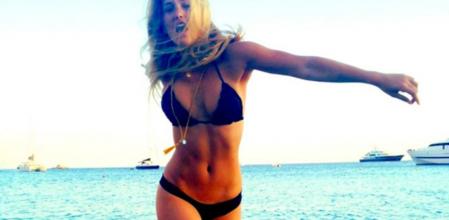 La modelo israelí Bar Rafaeli ha creado un diario gráfico en el que describe a la perfección su día a día en Grecia.