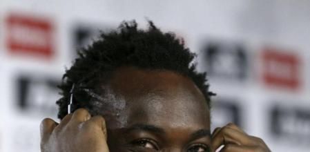 Michael Essien, durante su presentación como jugador del Real Madrid.